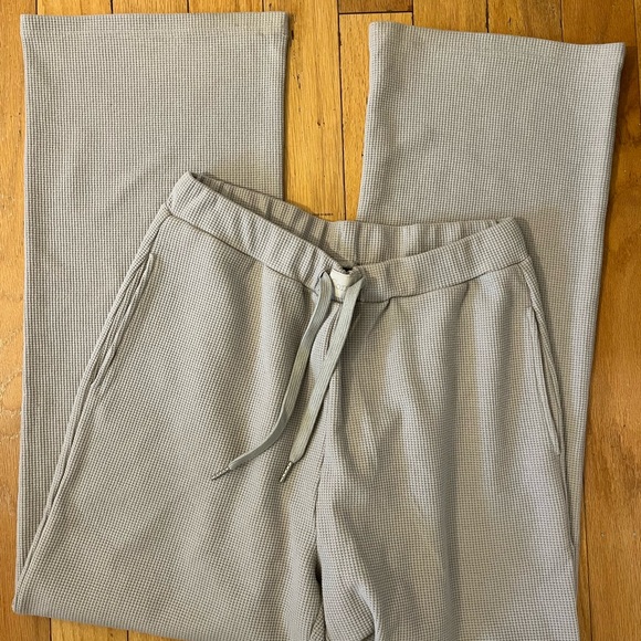Comfrt SET ⭐️ Waffle Lounge Long Sleeve Crew AND Wide Leg Pants Sz M Like New! - Picture 8 of 13